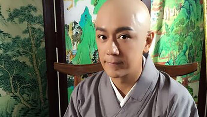 陈浩民光头形象吓哭妻女
