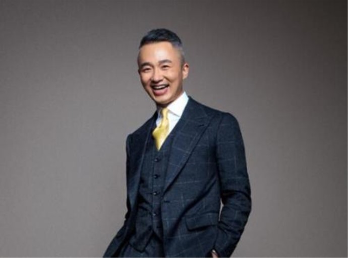 程雷的一头白发