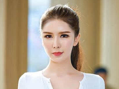 李丽莎顾欣怡私房照 两大女神上演激情的蕾丝之爱