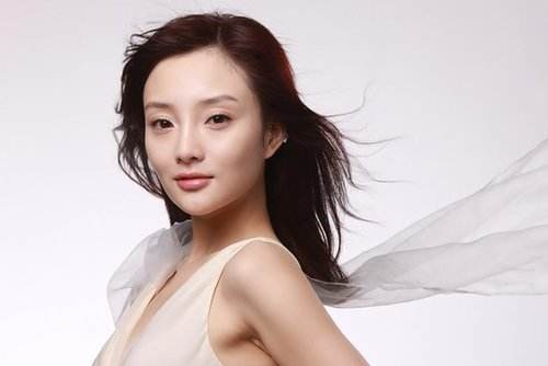 李小璐秀一字马 沉寂许久发声网友讽刺又整哪了