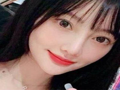 李小璐带甜馨逛街 疑似放下过往当好孩子妈