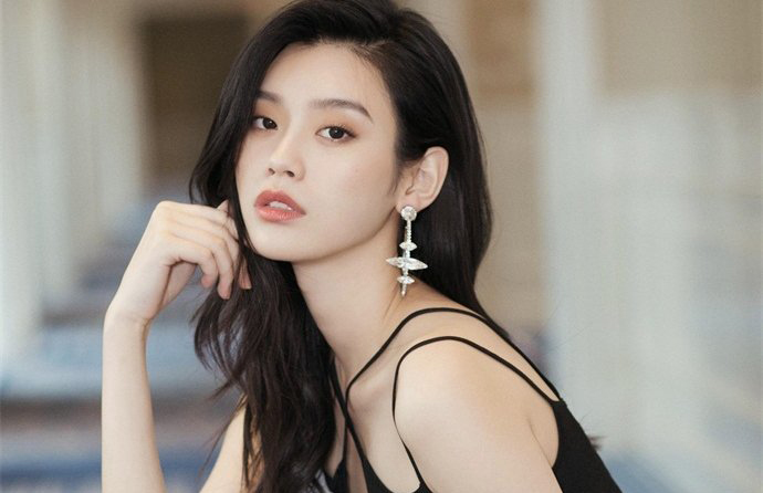 奚梦瑶家境如何