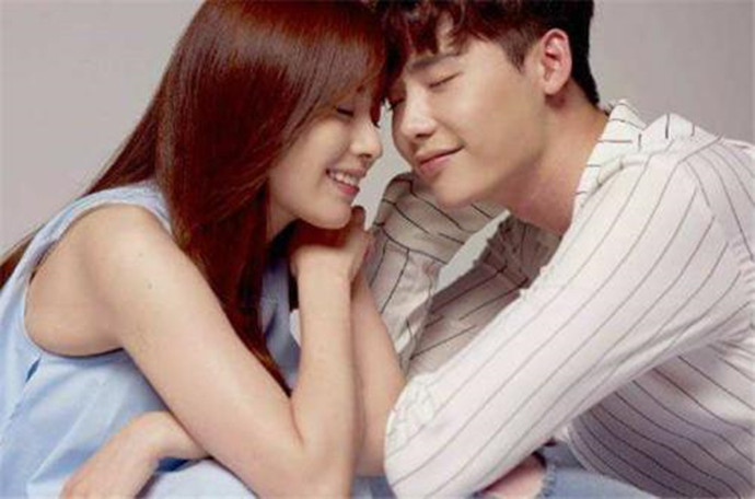 李钟硕与韩孝周订婚真的吗