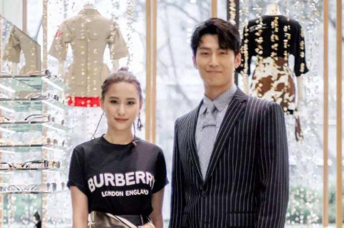 何超莲为窦骁染黑发