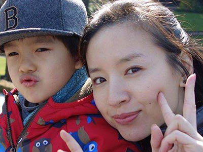董洁牵手儿子现身 董洁是谁为什么和潘粤明离婚