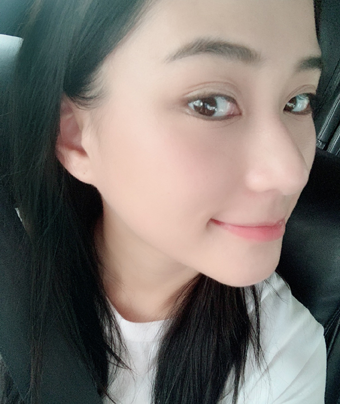 何超莲被网友质疑整容