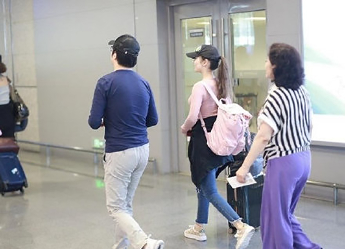 郎朗未给妻子拿行李遭质疑