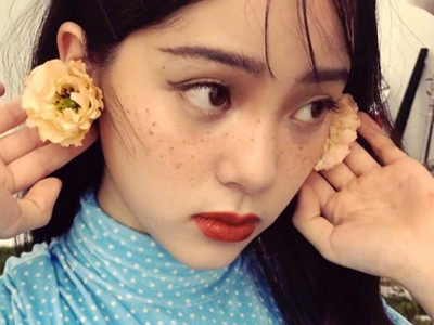 欧阳娜娜雀斑妆挑战高级脸 除了她还知道谁还曾挑战过吗