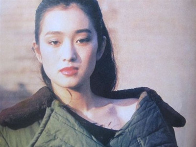 巩俐观战女排比赛，为电影《中国女排》做足功课，网友：好演
