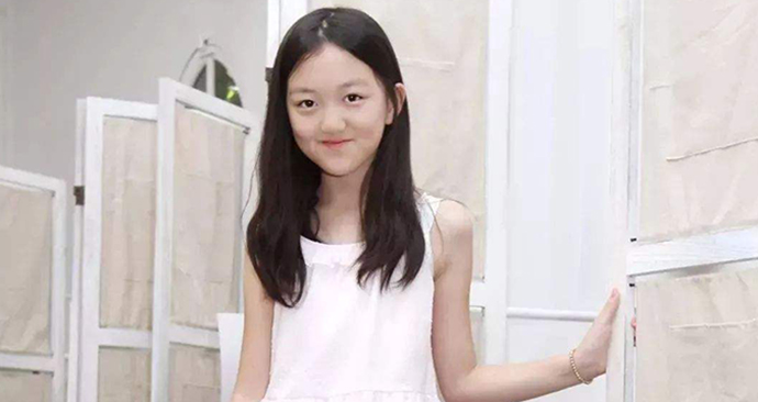 李嫣与王菲出行,戴墨镜方式让人捧腹