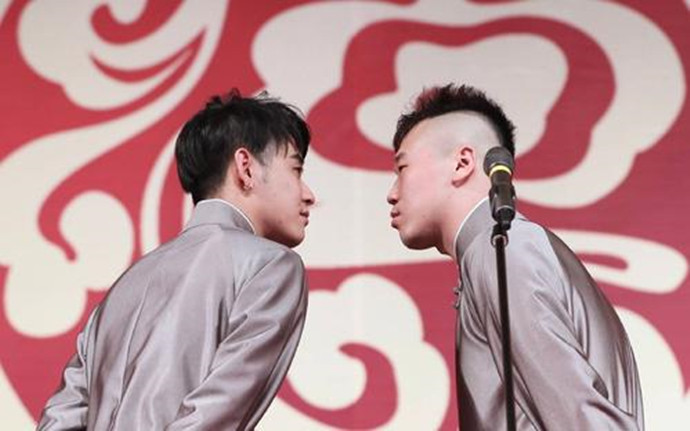 演出中的张云雷