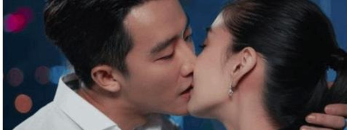 杨颖与黄轩的吻戏照