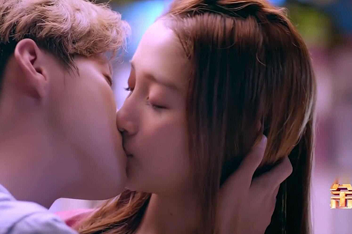 不被看好恋情的还有鹿晗关晓彤
