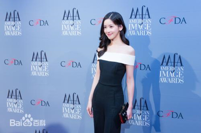 奶茶妹妹章泽天出席活动照