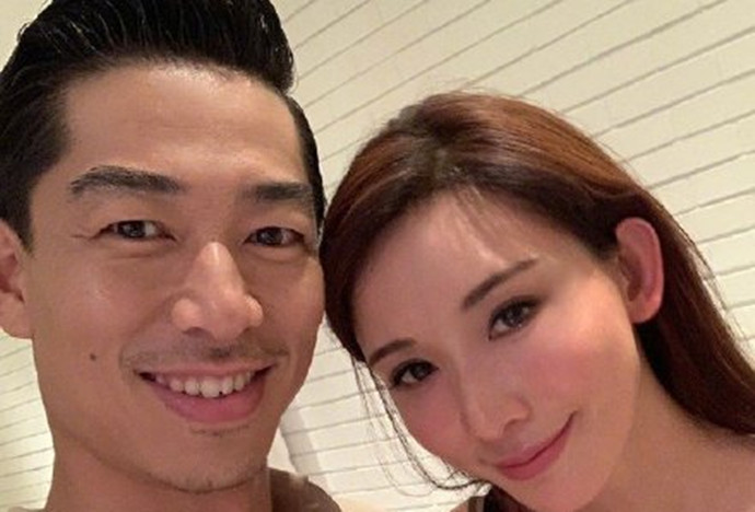 志玲姐姐与老公亲密照