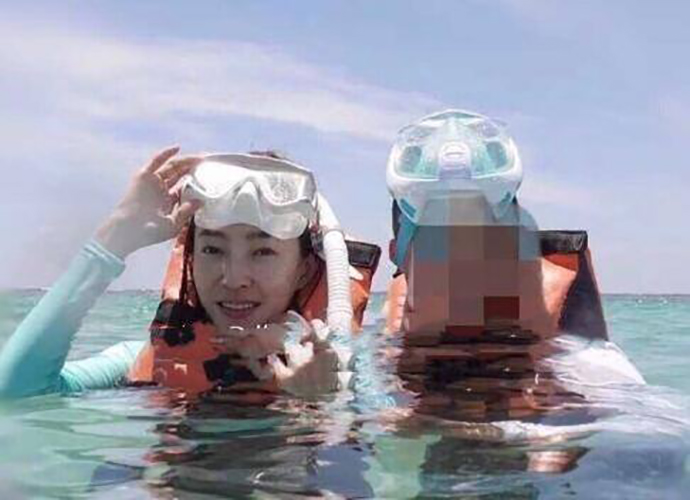 网曝王丽坤与男子亲密合照疑似恋情曝光