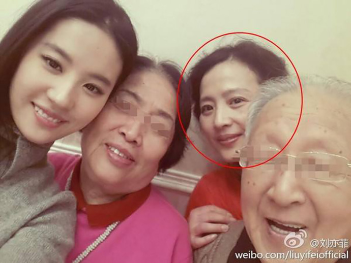一家三口刘亦菲最丑是怎么回事