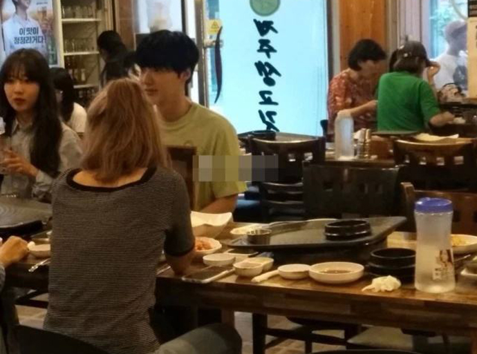 安宰贤被曝醉酒状态和多名女子联系