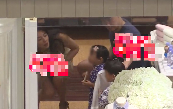 张雨绮携手新男友张钱豪带儿女逛街