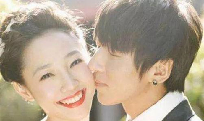陈羽凡与老婆亲密照