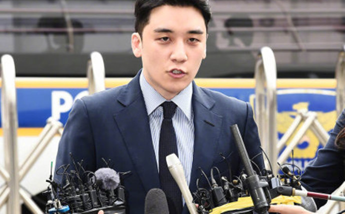 胜利接受媒体采访