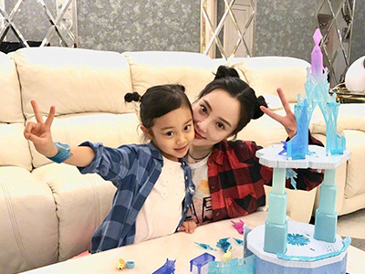 疑李小璐给甜馨改名 改成了什么与贾乃亮是真的离婚了吗