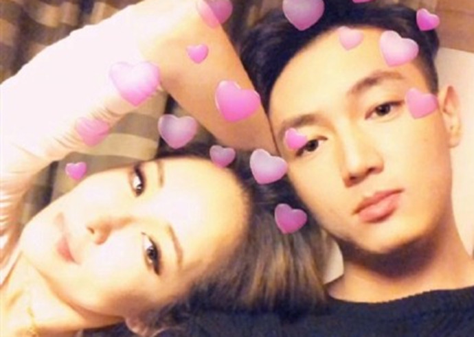 萧亚轩与鲜肉小男友亲密照