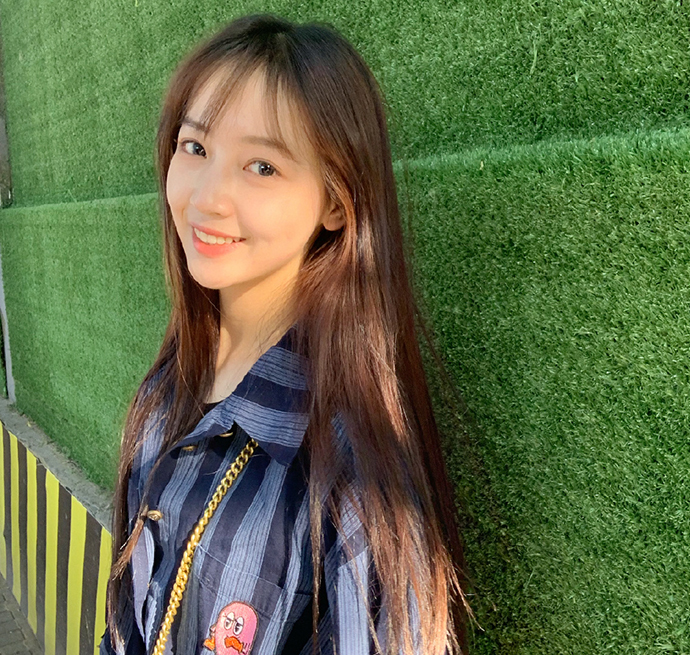 与女友鹿依聊天视频被传出录频