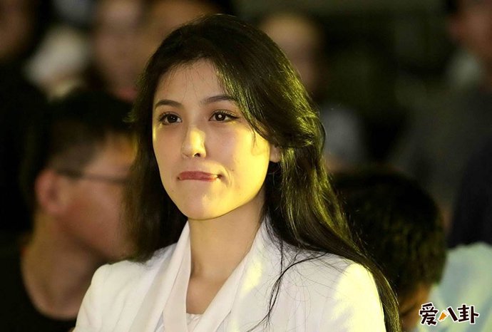 神情落寞与刘翔二婚幸福成反比