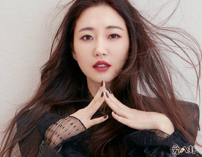 李哈妮否认与尹启相分手