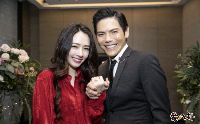 郭碧婷向佐亲密照