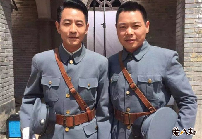 红旗漫卷西风剧照