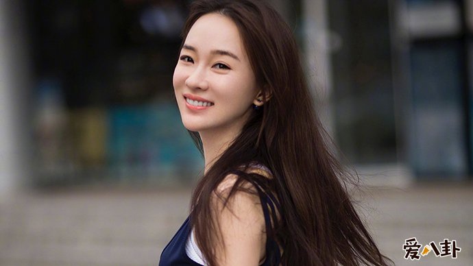 霍思燕舒畅长得极为相识似姐妹