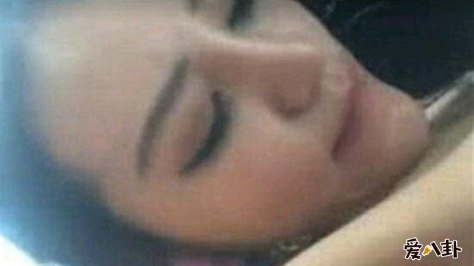 疑似迪丽热巴的女子