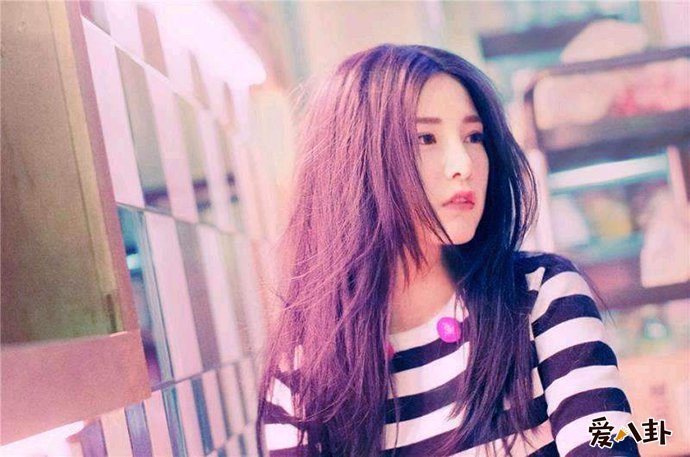网友质疑韩国歌手花沫与本兮是同一人