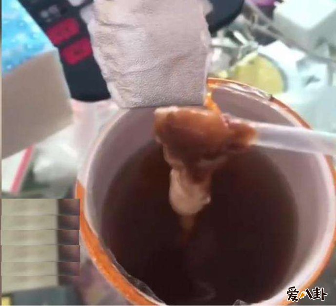 香飘飘喝出异物