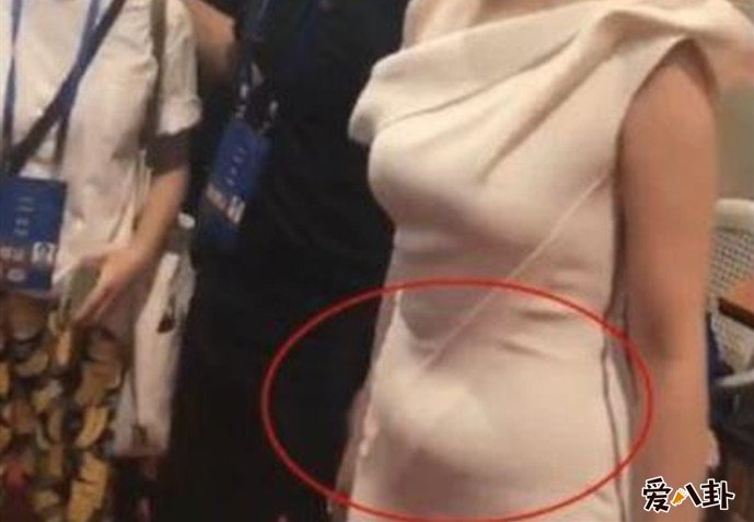 张靓颖出席活动照