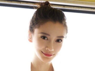 Angelababy和球王贝克汉姆合体拍写真 亲密互动黄晓明要出醋了