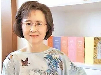 81岁琼瑶出新书 《梅花英雄梦》讲述的是什么