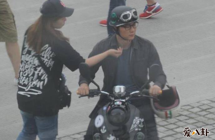 偶遇李晨街头拍戏