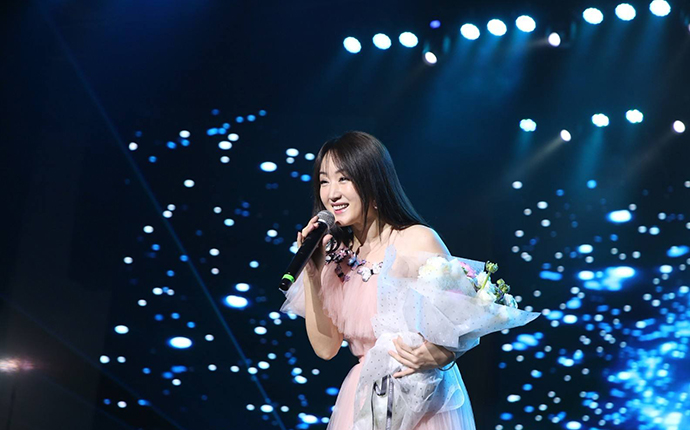 杨钰莹25年前旧照流出 她是谁对比现在为何这么漂亮