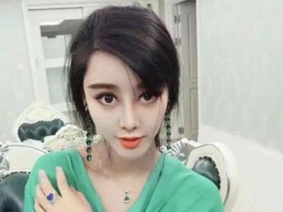 何承熹怎么那么有钱 多次整容神似范冰冰双胞胎姐妹