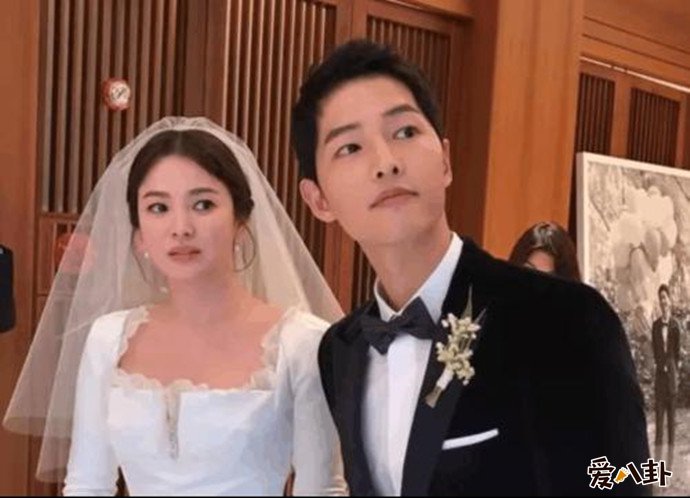 宋仲基宋慧乔结婚照