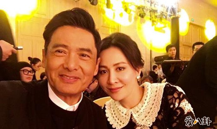 周润发与妻子刘嘉玲亲密合照