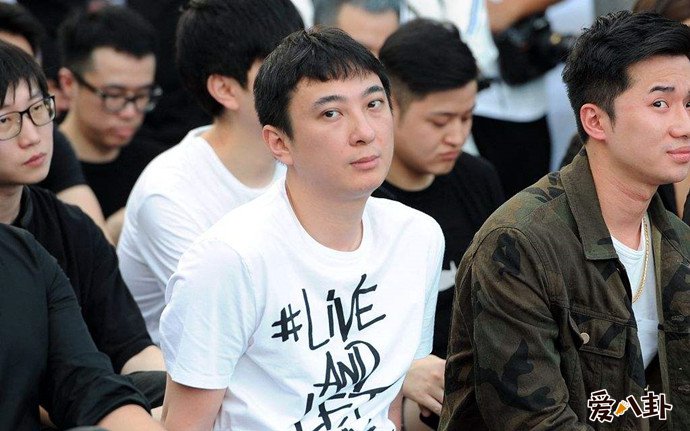 王思聪出席活动照