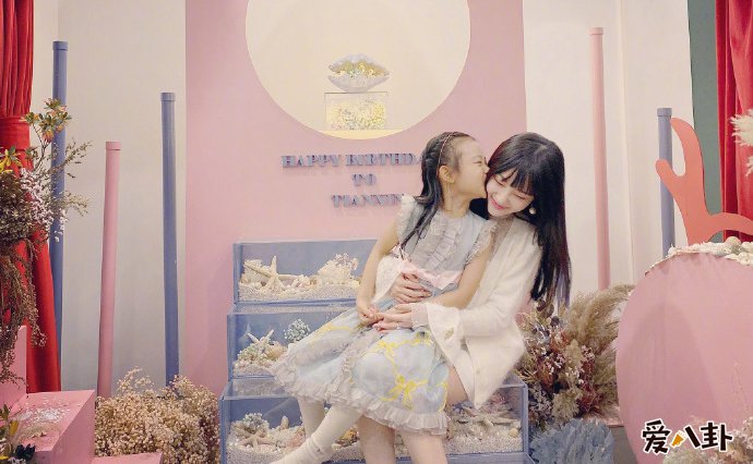 李小璐为甜馨庆生