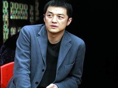 李亚鹏为什么退出娱乐圈从商 年终奖金豪撒一百万彰显霸气