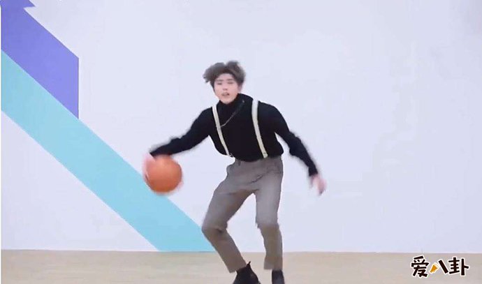 蔡徐坤打篮球是什么梗