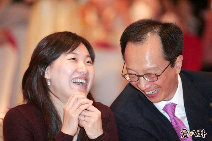 伏明霞被曝与老公离婚是真的吗