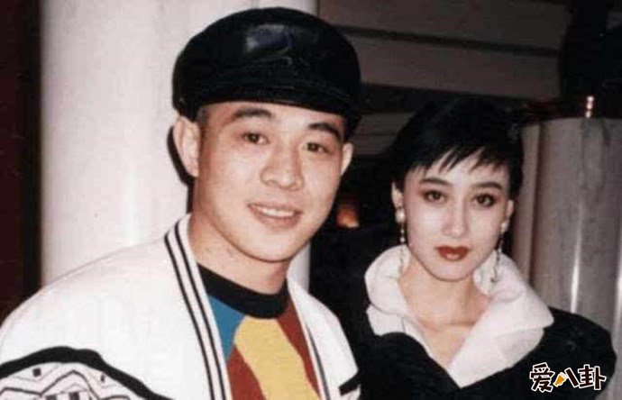 李连杰利智合影